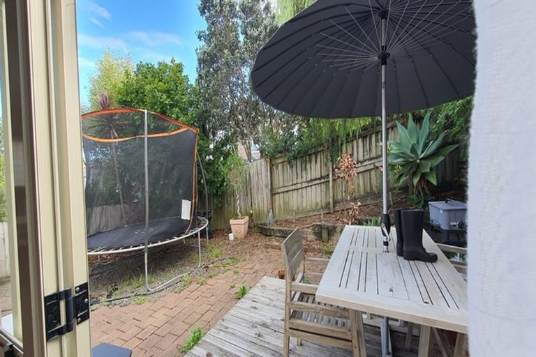 Photo of property in 7/20 Fields Parade, Oteha, Auckland, 0632