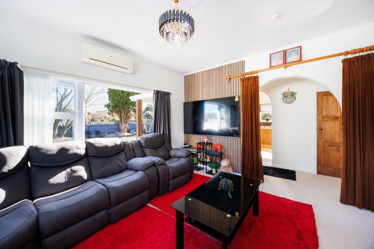 Photo of property in 510 Featherston Street, Roslyn, Palmerston North, 4414