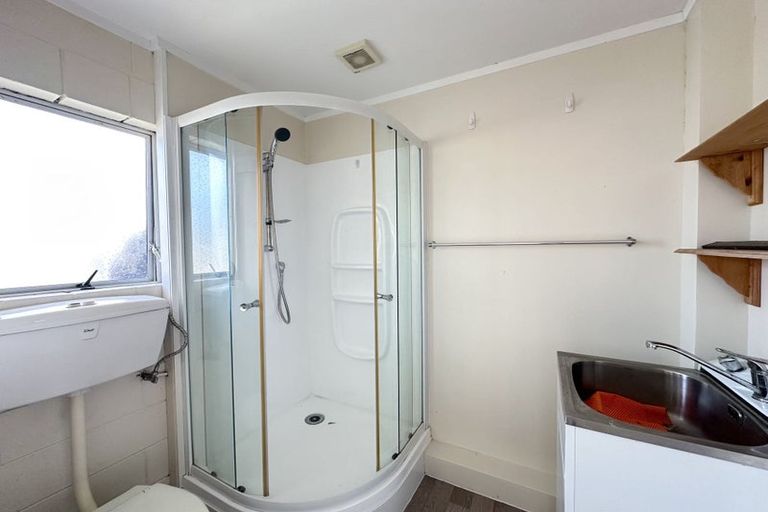 Photo of property in 40 West Coast Road, Glen Eden, Auckland, 0602