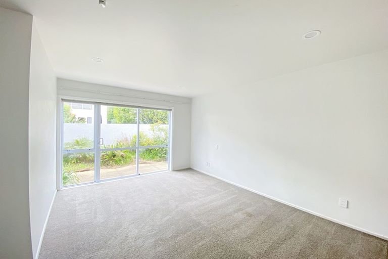 Photo of property in 1/7 Musick Point Road, Bucklands Beach, Auckland, 2012