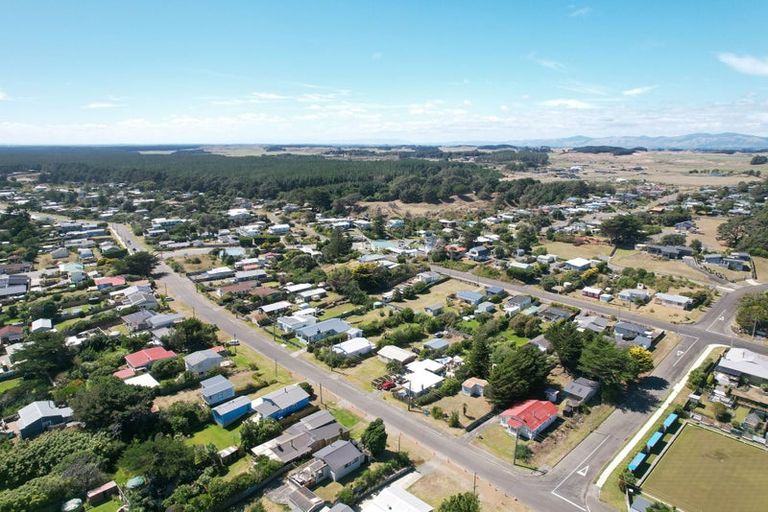 Photo of property in 98 Park Avenue, Waitarere Beach, Levin, 5510