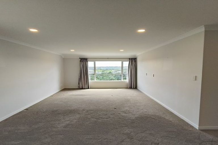 Photo of property in 48 Bur Oak Terrace, Schnapper Rock, Auckland, 0632