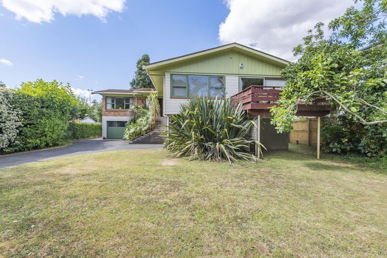 Photo of property in 40 Beach Road, Te Atatu Peninsula, Auckland, 0610