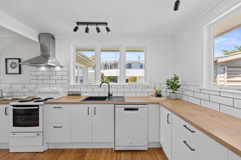 Photo of property in 21 Hinemoa Avenue, Taupo, 3330