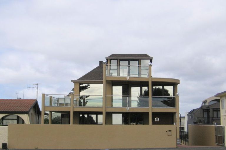 Photo of property in 20 Marine Parade, Mount Maunganui, 3116