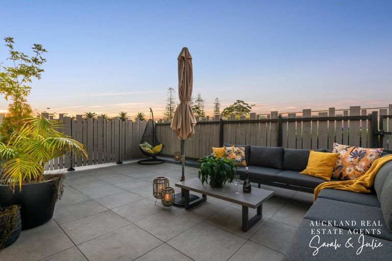 Photo of property in 205/8 Waikumete Road, Glen Eden, Auckland, 0602