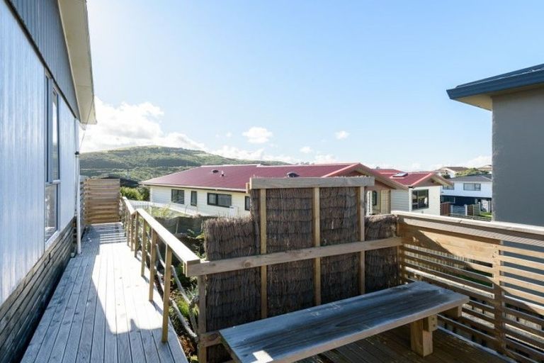 Photo of property in 14a Sunhaven Drive, Newlands, Wellington, 6037