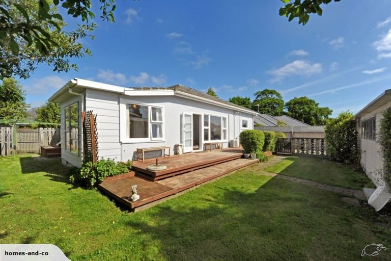 Photo of property in 90 Sawyers Arms Road, Northcote, Christchurch, 8052