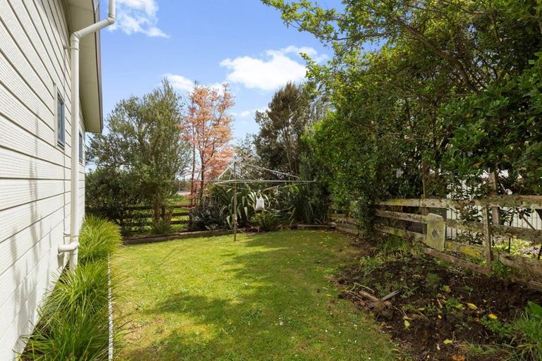 Photo of property in 90 Collingwood Road, Waiuku, 2123