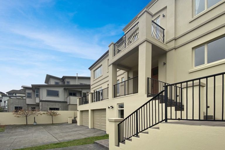 Photo of property in 19 Bunker Way, Strathmore Park, Wellington, 6022