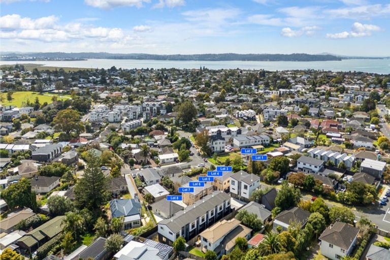 Photo of property in 2/38 Kervil Avenue, Te Atatu Peninsula, Auckland, 0610