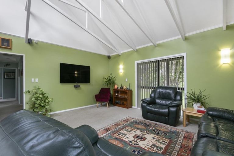 Photo of property in 211 Miromiro Road, Normandale, Lower Hutt, 5010
