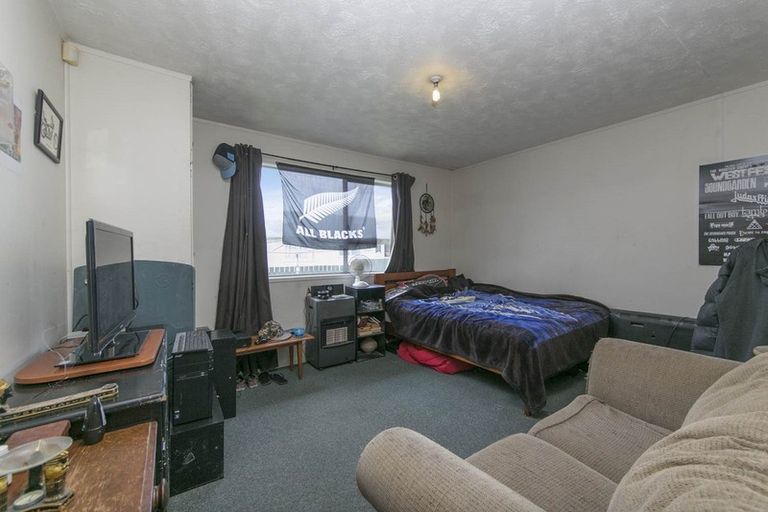 Photo of property in 2/89 Bruce Mclaren Road, Henderson, Auckland, 0612