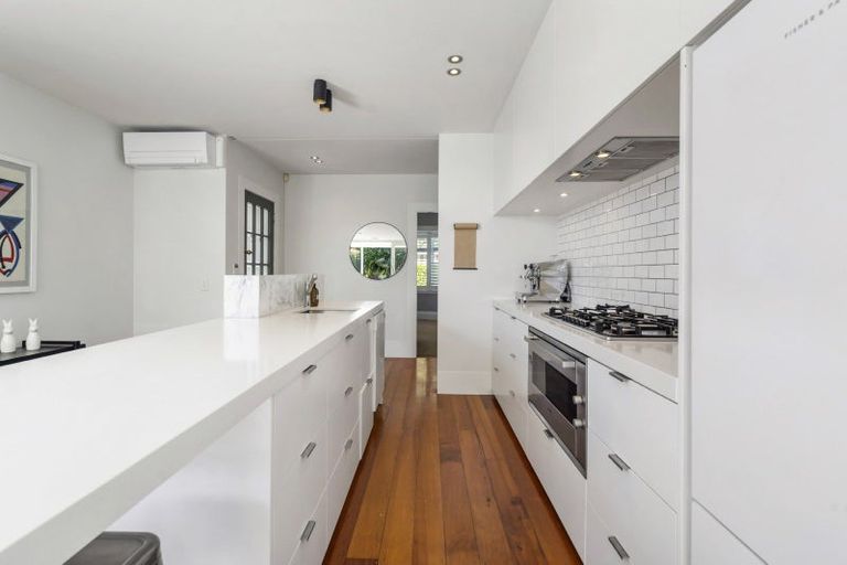 Photo of property in 28 Cumberland Avenue, Westmere, Auckland, 1022