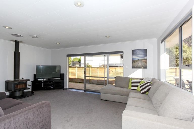 Photo of property in 5a Ambury Place, Merrilands, New Plymouth, 4312
