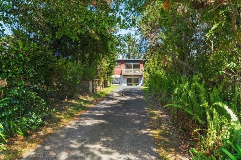 Photo of property in 1/3 Bronwyn Place, Torbay, Auckland, 0630