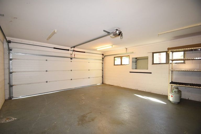 Photo of property in 24 Domain Crescent, Muriwai, Waimauku, 0881
