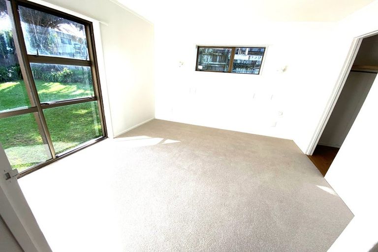 Photo of property in 11 Birman Close, Half Moon Bay, Auckland, 2012