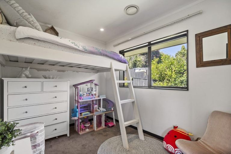 Photo of property in 1/870 Beach Road, Waiake, Auckland, 0630