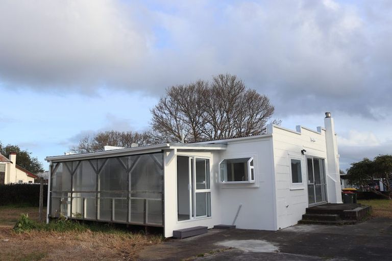 Photo of property in 9 Gibbs Road, Manurewa, Auckland, 2102