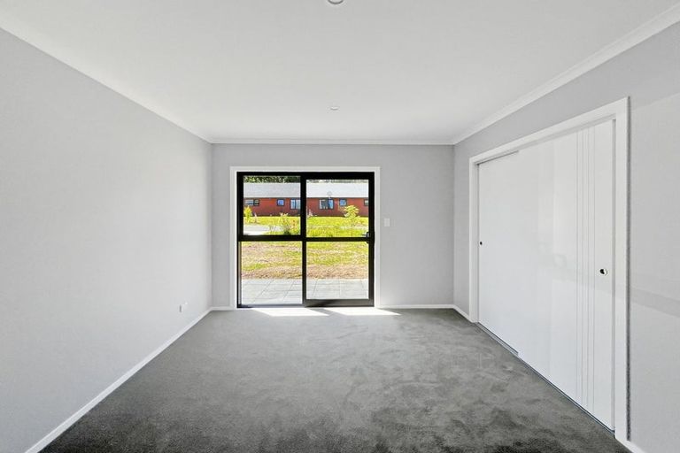 Photo of property in 8 Winnie Close, Acacia Bay, Taupo, 3330