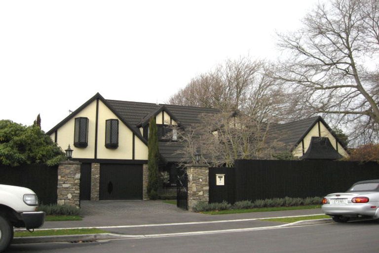 Photo of property in 2 Mcdougall Avenue, St Albans, Christchurch, 8014