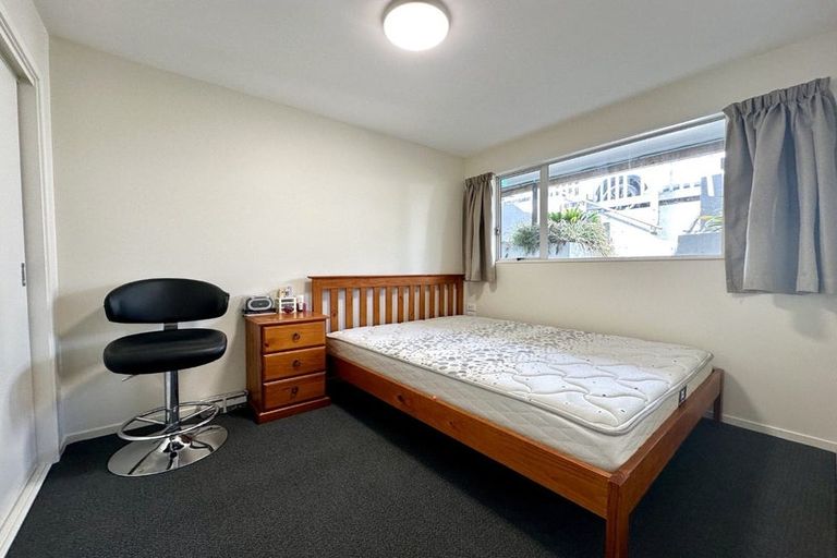 Photo of property in 4/242 Great North Road, Henderson, Auckland, 0612