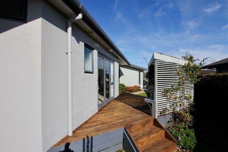 Photo of property in 18 Ringwood Place, Whitianga, 3510