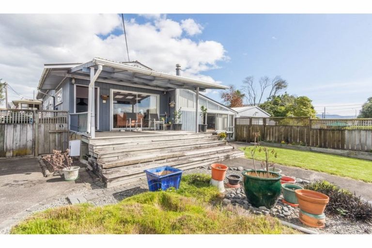 Photo of property in 7 Clayburn Road, Glen Eden, Auckland, 0602
