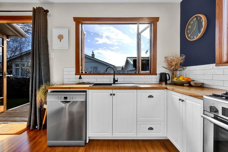 Photo of property in 37 Ballance Street, Lower Vogeltown, New Plymouth, 4310