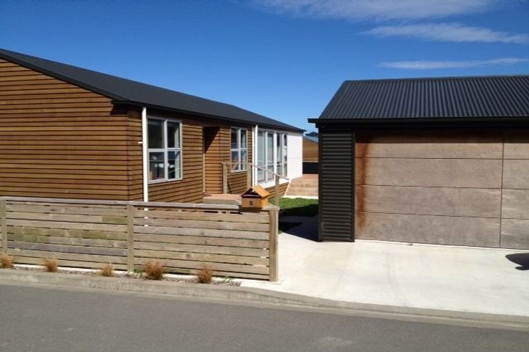 Photo of property in 5 Otonga Heights, Maungaraki, Lower Hutt, 5010