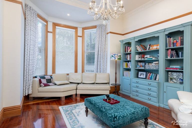 Photo of property in 37 Grant Road, Thorndon, Wellington, 6011