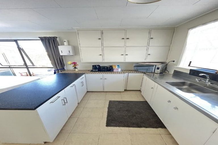 Photo of property in 114 Driver Crescent, Cannons Creek, Porirua, 5024