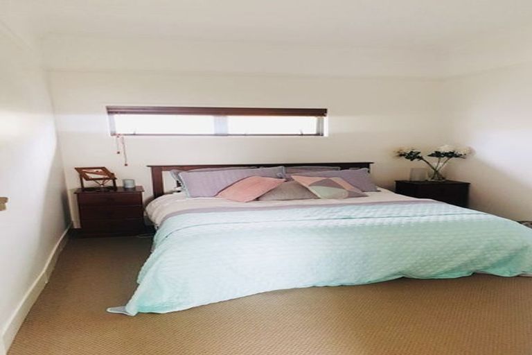 Photo of property in 1/7 Hauraki Crescent, Pinehill, Auckland, 0632