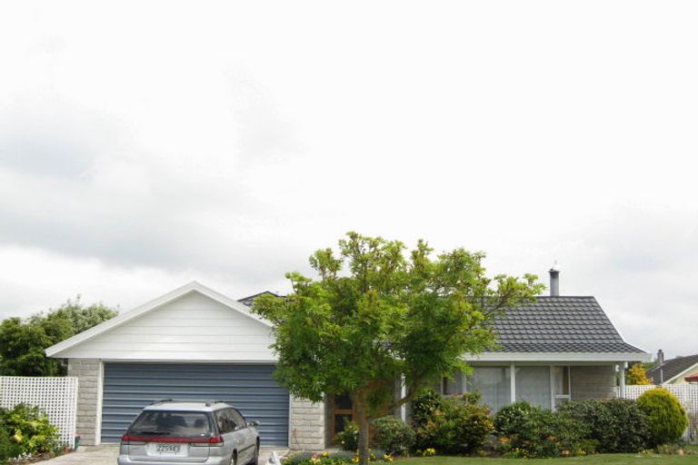 Photo of property in 52 Regency Crescent, Redwood, Christchurch, 8051