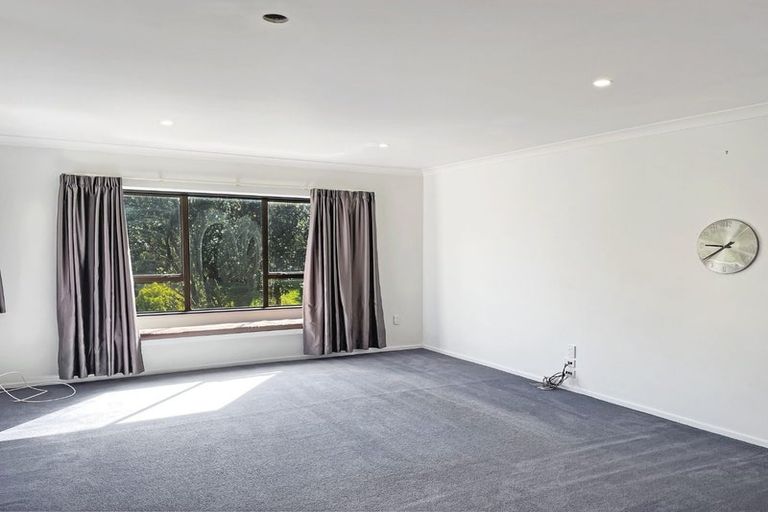 Photo of property in 2 Atahu Grove, Tirohanga, Lower Hutt, 5010