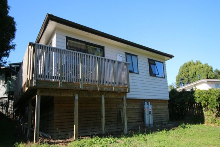 Photo of property in 20 Imperial Place, Henderson, Auckland, 0612