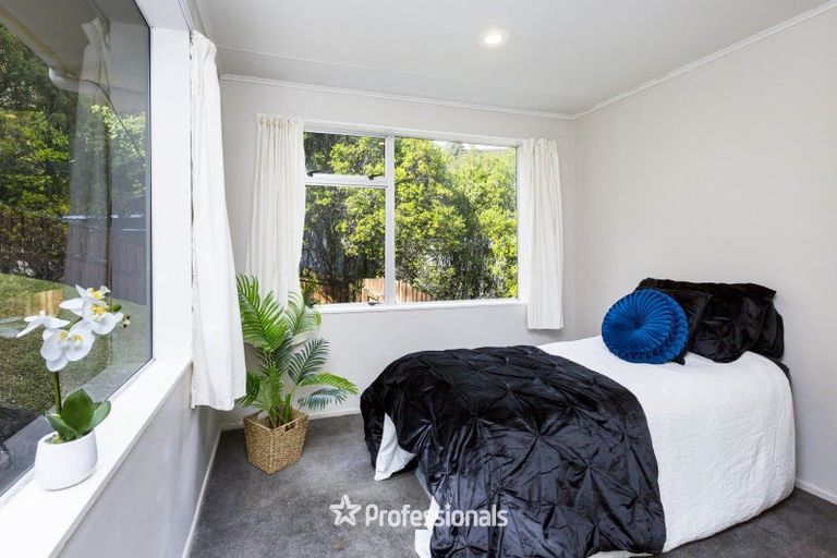 Photo of property in 29 Edelweiss Grove, Timberlea, Upper Hutt, 5018