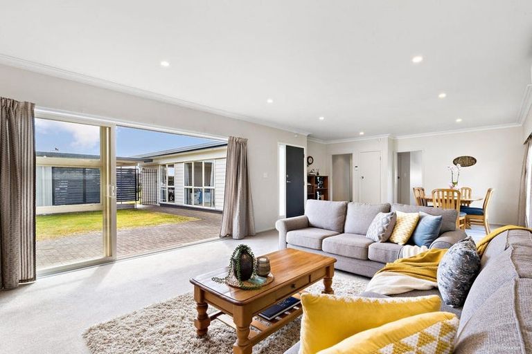 Photo of property in 6 Lakeside Drive, Pahurehure, Papakura, 2113