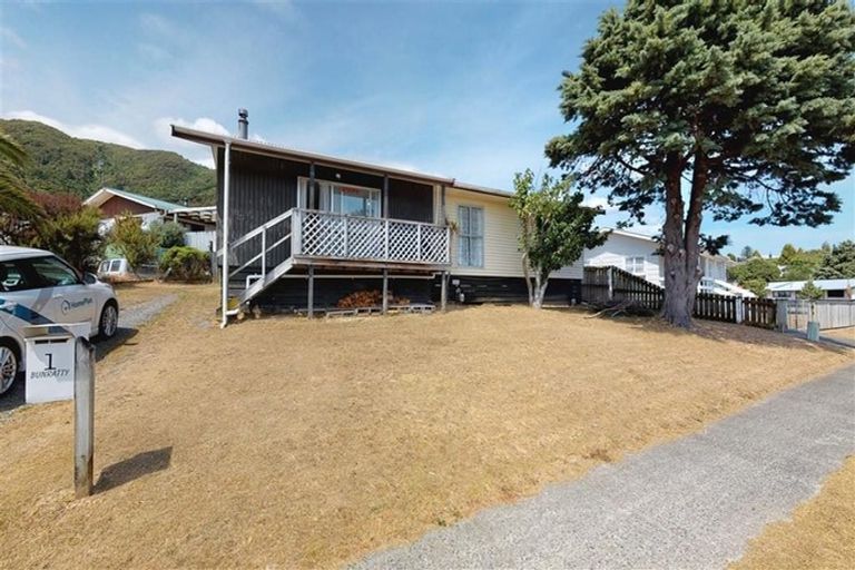 Photo of property in 1 Bunratty Grove, Wainuiomata, Lower Hutt, 5014