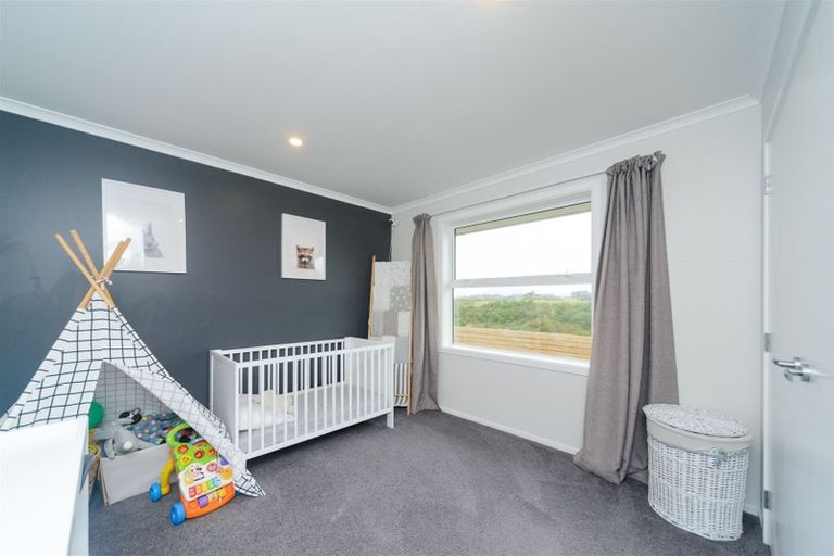 Photo of property in 132 Johnstone Drive, Fitzherbert, Palmerston North, 4410