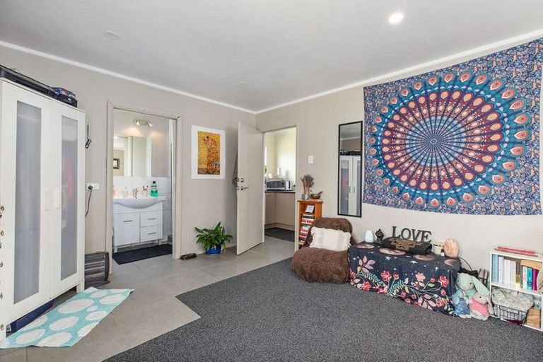 Photo of property in 16 Oioi Road, Hobsonville, Auckland, 0616