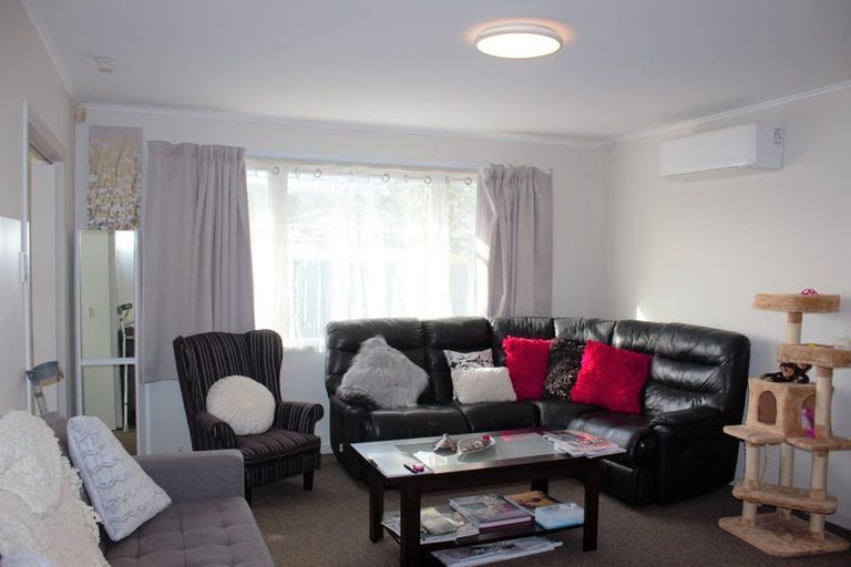 Photo of property in 90 Matipo Road, Te Atatu Peninsula, Auckland, 0610