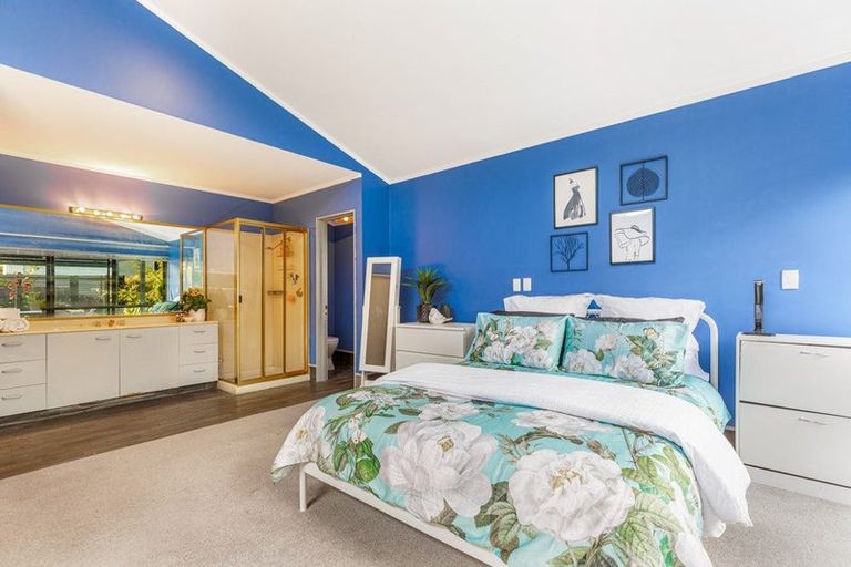 Photo of property in 2/8 Gregg Place, Sunnyvale, Auckland, 0612