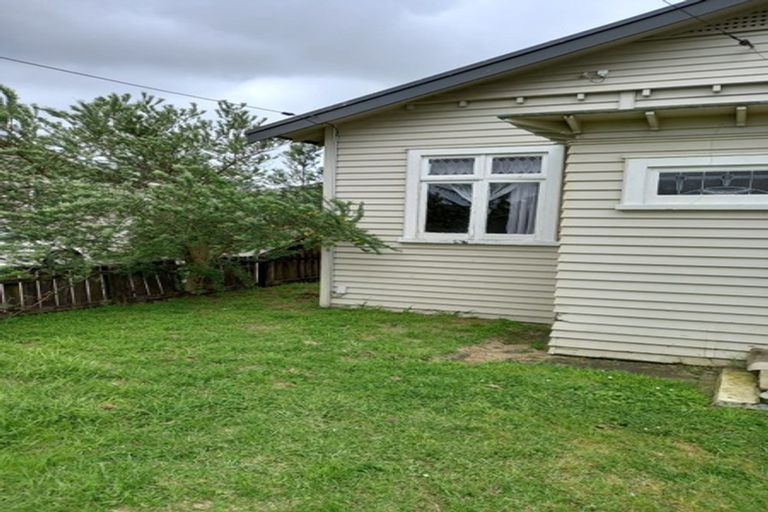 Photo of property in 8 Berkeley Road, Manurewa, Auckland, 2102