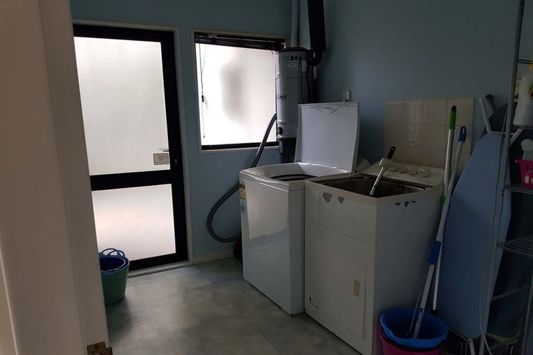 Photo of property in 19 Landsdowne Terrace, Karori, Wellington, 6012