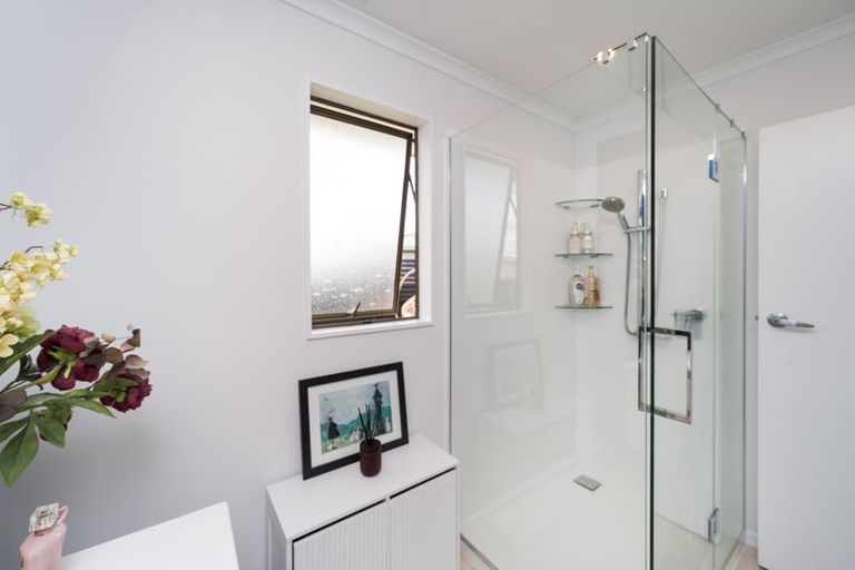 Photo of property in 27 Hillcrest Drive, Kelvin Grove, Palmerston North, 4414