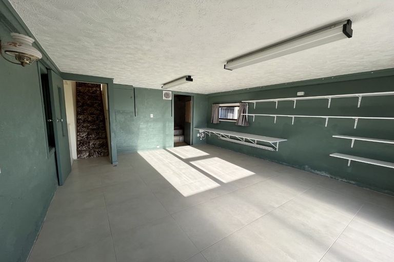 Photo of property in 8 Warrington Grove, Newlands, Wellington, 6037