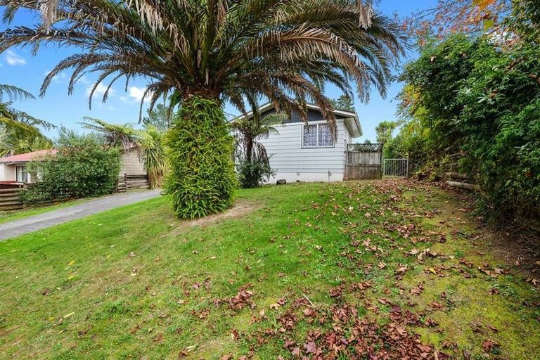 Photo of property in 104 Kemp Road, Massey, Auckland, 0614