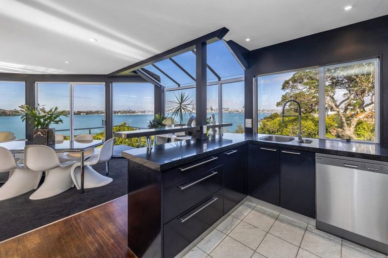 Photo of property in 2/81 Sylvan Avenue, Northcote, Auckland, 0627